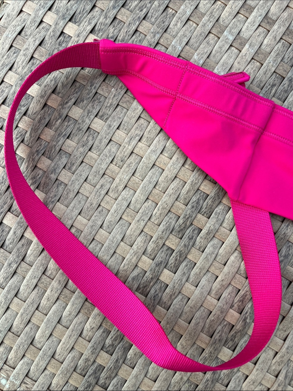 Lululemon Fast and Free Running Belt in Jeweled Magenta size L/XL - Picture 9 of 11